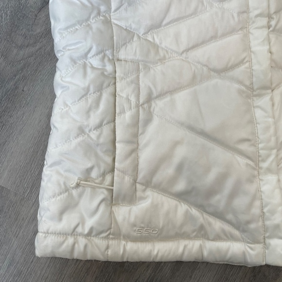 The North Face White Vest 550 with Pockets - Picture 4 of 9